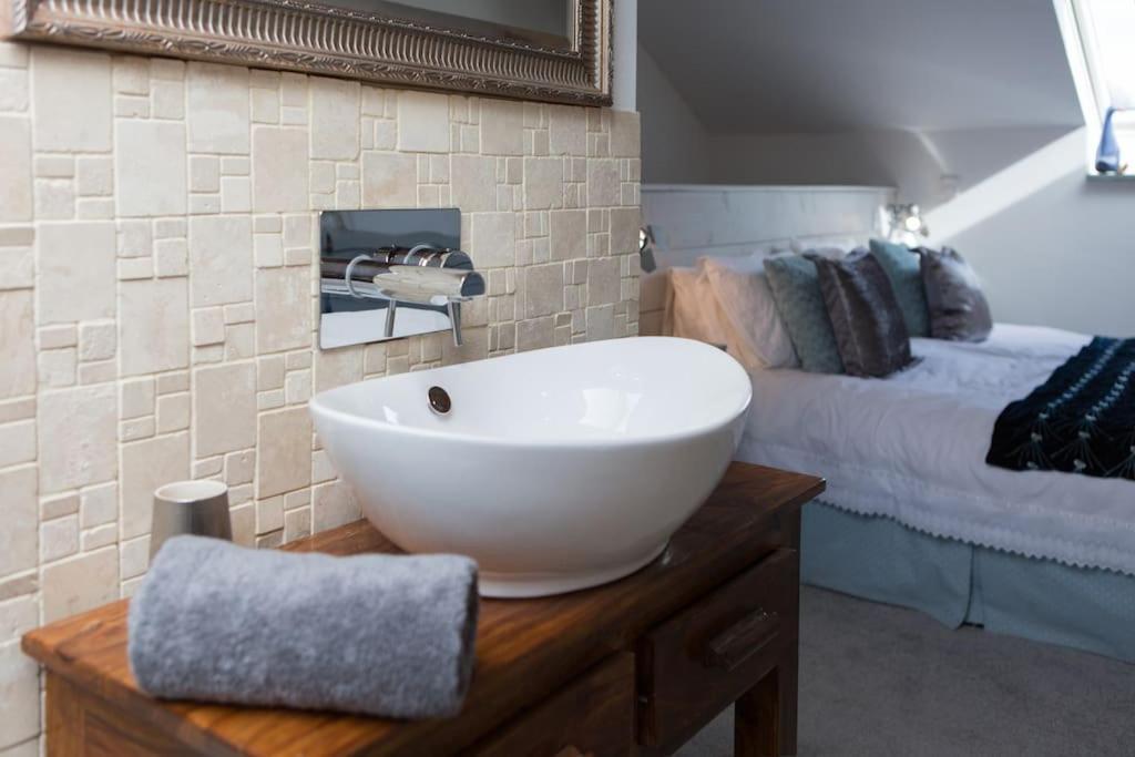 Little Bream - Pretty Cosy Cottage, Sea Views, Walk To The Beach Mawnan Smith 外观 照片